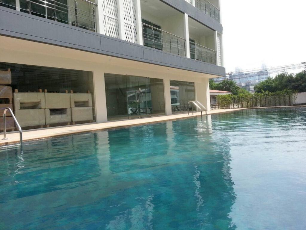 Hotel R-Con Rest Sea Pattaya Esterno foto