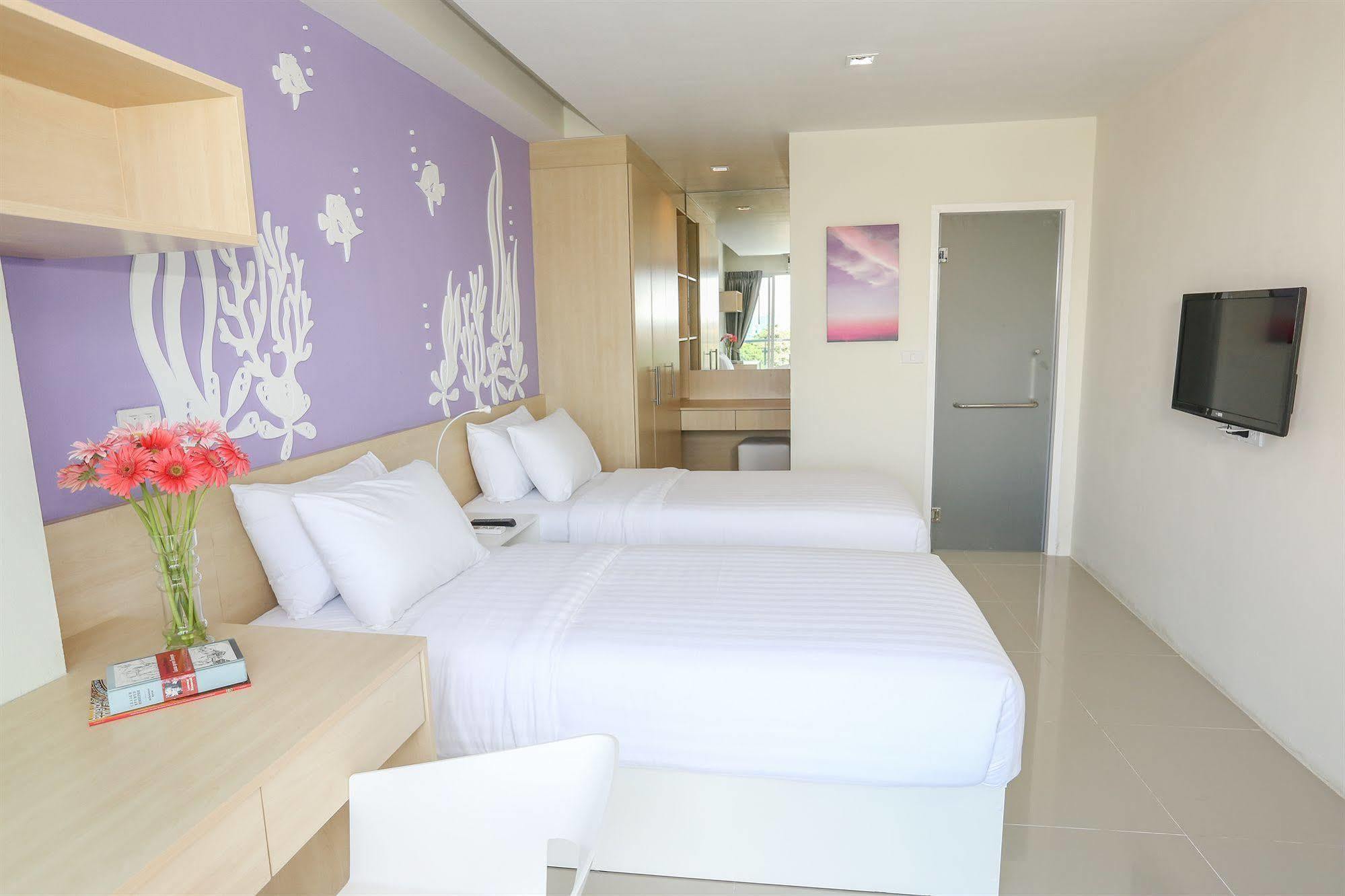 Hotel R-Con Rest Sea Pattaya Esterno foto