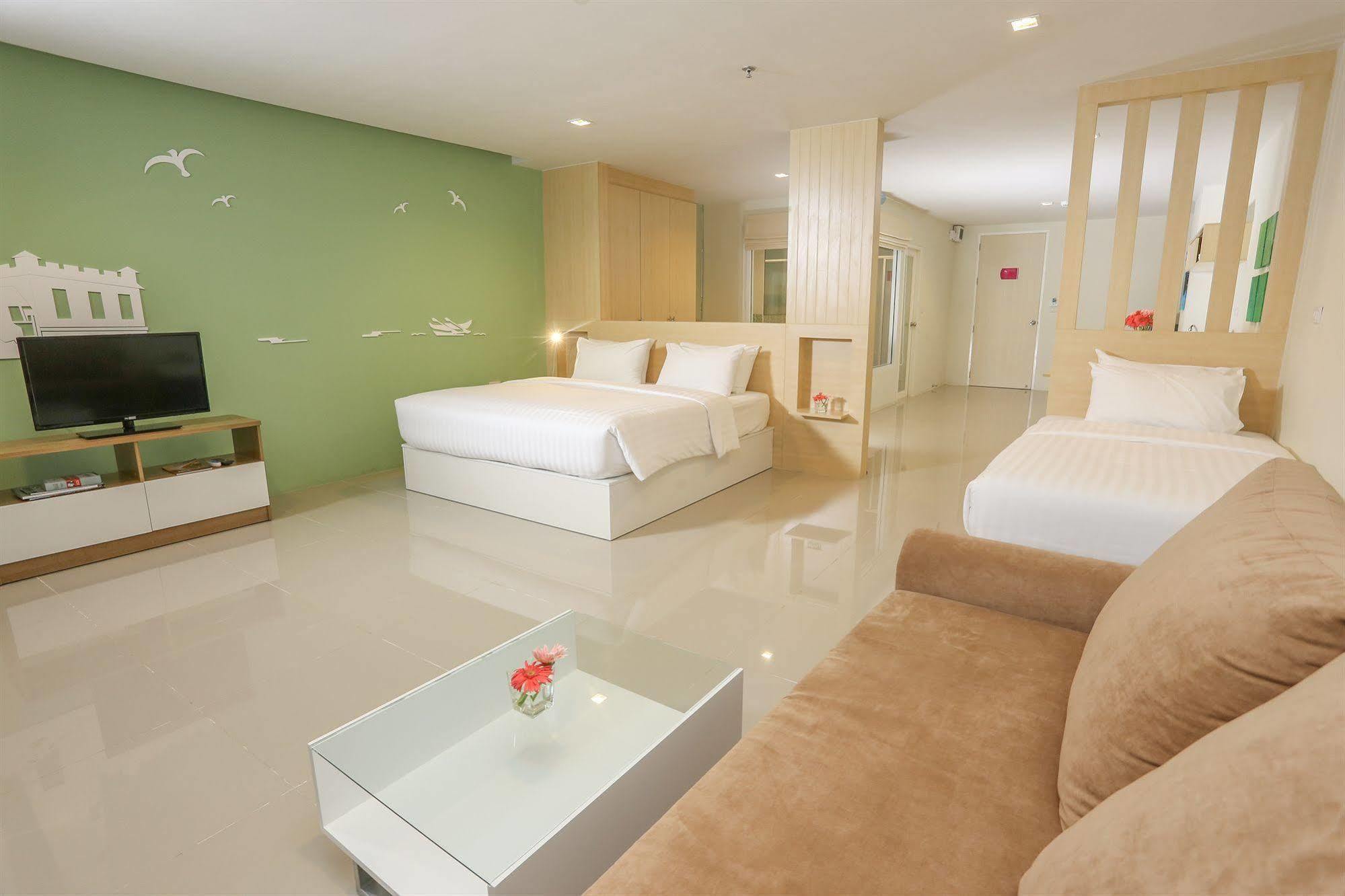 Hotel R-Con Rest Sea Pattaya Esterno foto