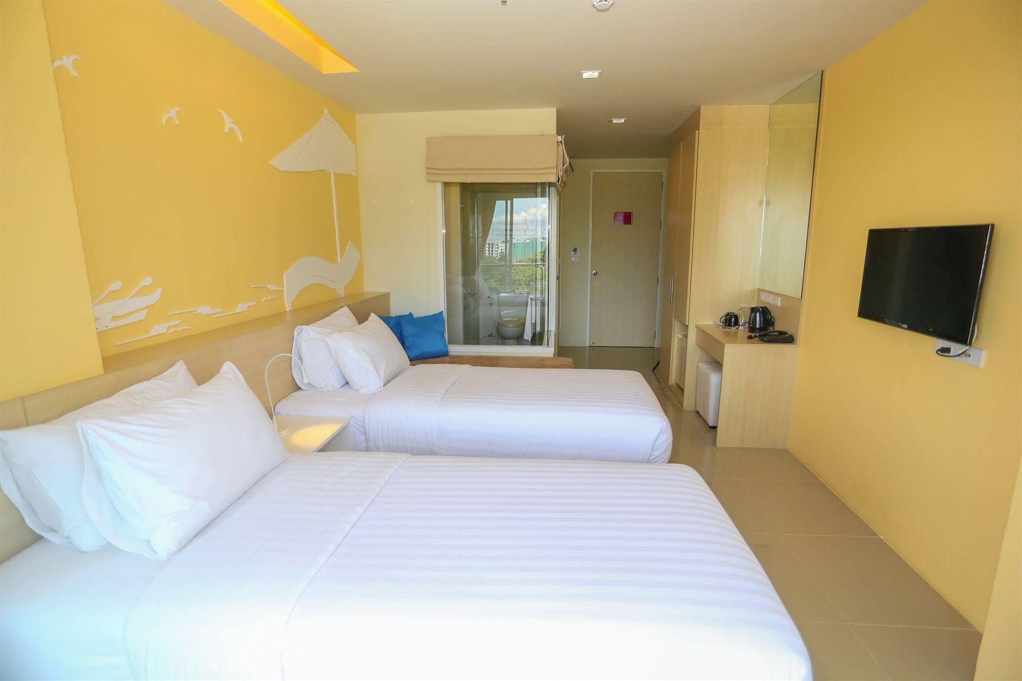 Hotel R-Con Rest Sea Pattaya Esterno foto