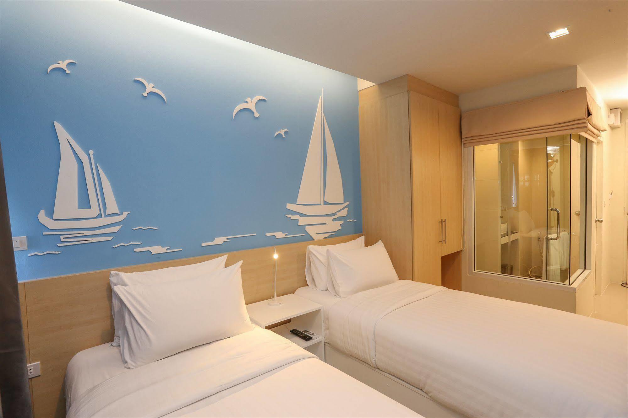 Hotel R-Con Rest Sea Pattaya Esterno foto