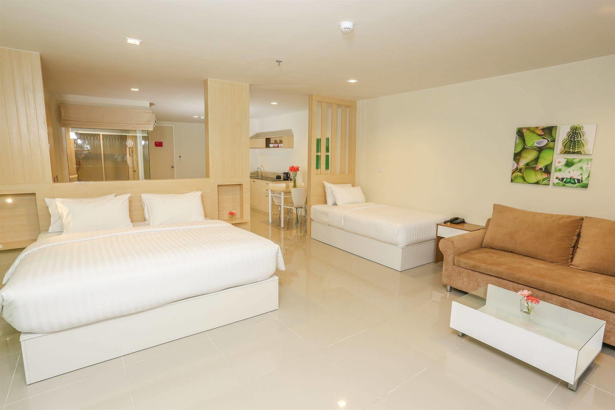 Hotel R-Con Rest Sea Pattaya Esterno foto